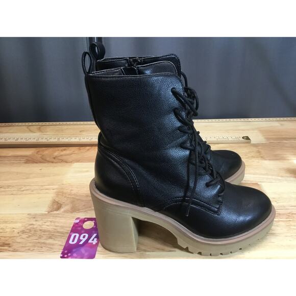 DV Dolce Vita Jaycob Booties Women's Black Leather Lug Sole Lace-Up Round Toe - Picture 2 of 7